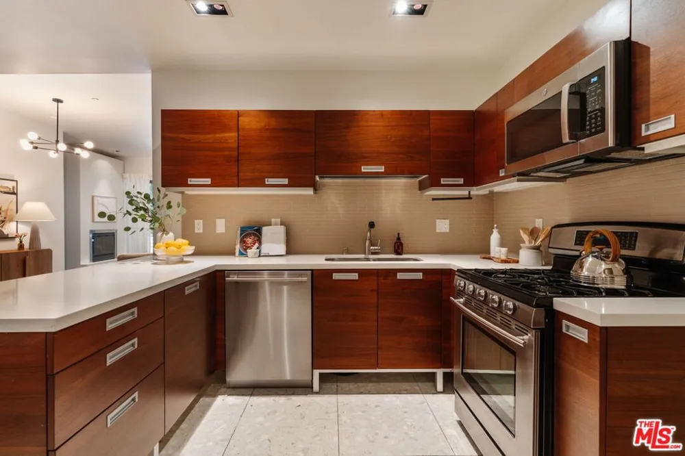 6735 Yucca Street #101 Los Angeles, CA 90028