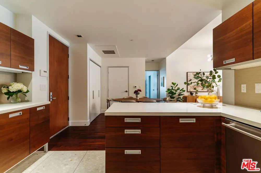 6735 Yucca Street #101 Los Angeles, CA 90028