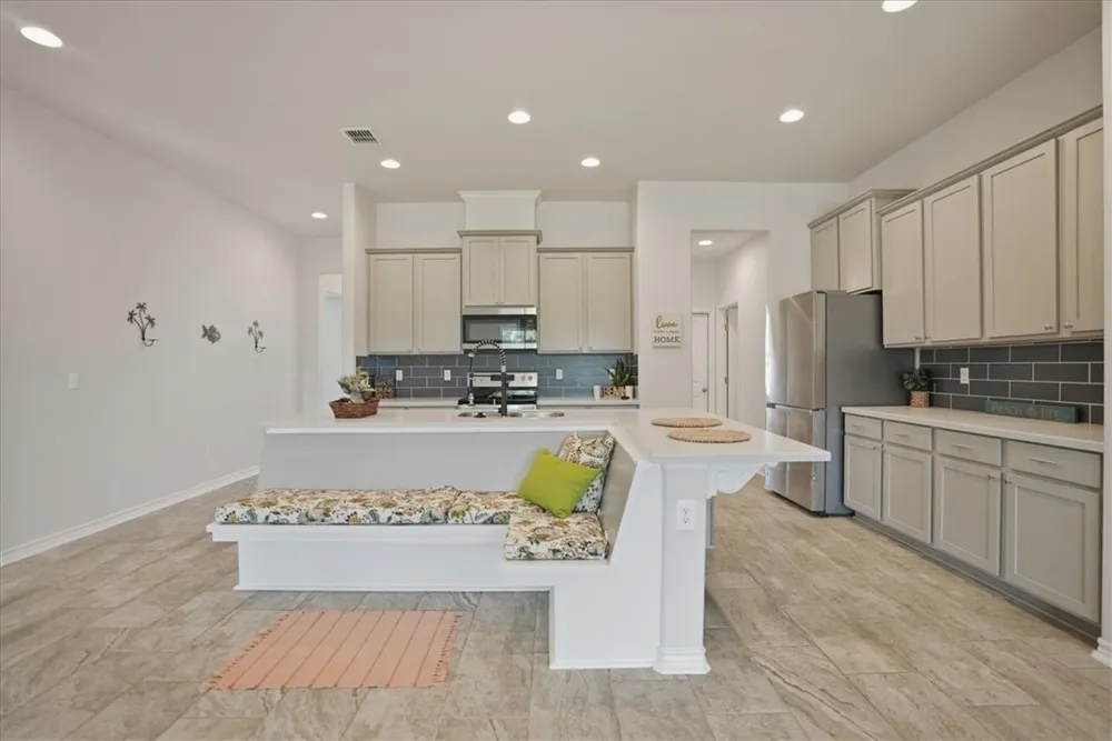 157 Shady Terrace Rockport, TX 78382