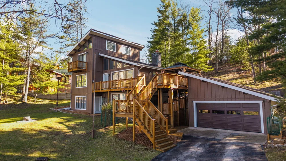 8838 Lakeshore Trail Montmorency Township, MI 49709