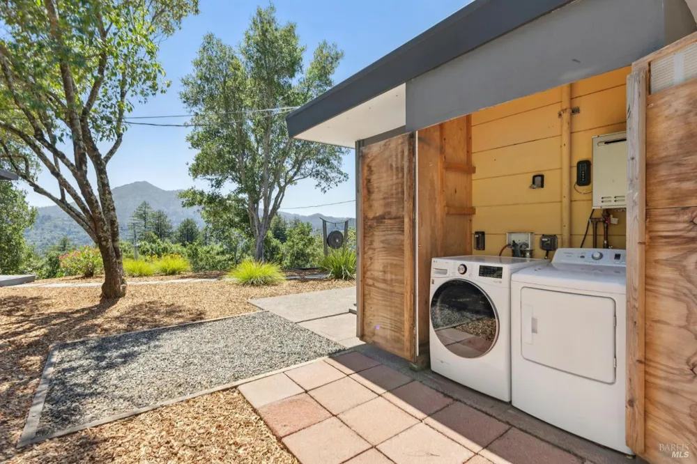25 Brushwood Lane Greenbrae, CA 94904