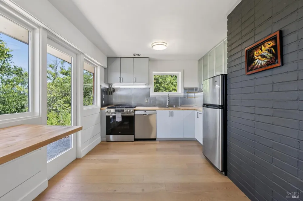 25 Brushwood Lane Greenbrae, CA 94904