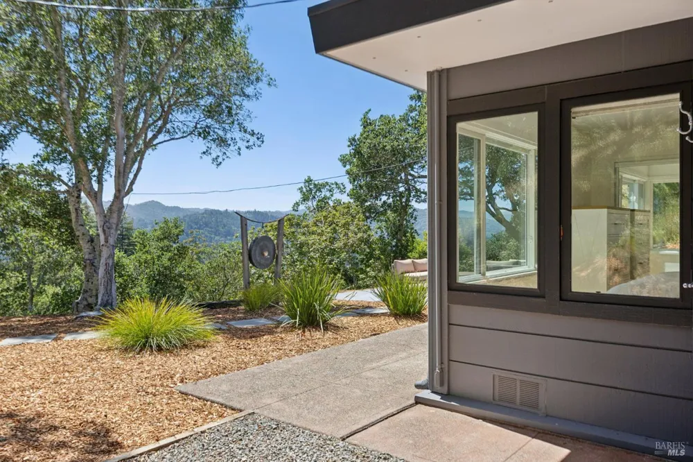 25 Brushwood Lane Greenbrae, CA 94904