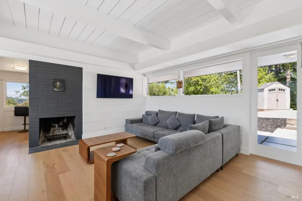 25 Brushwood Lane Greenbrae, CA 94904