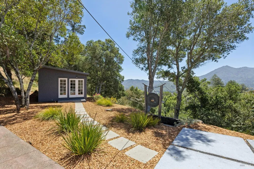 25 Brushwood Lane Greenbrae, CA 94904