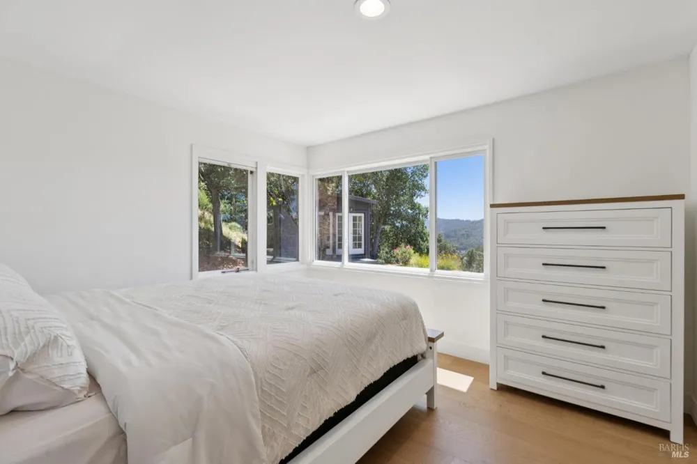 25 Brushwood Lane Greenbrae, CA 94904