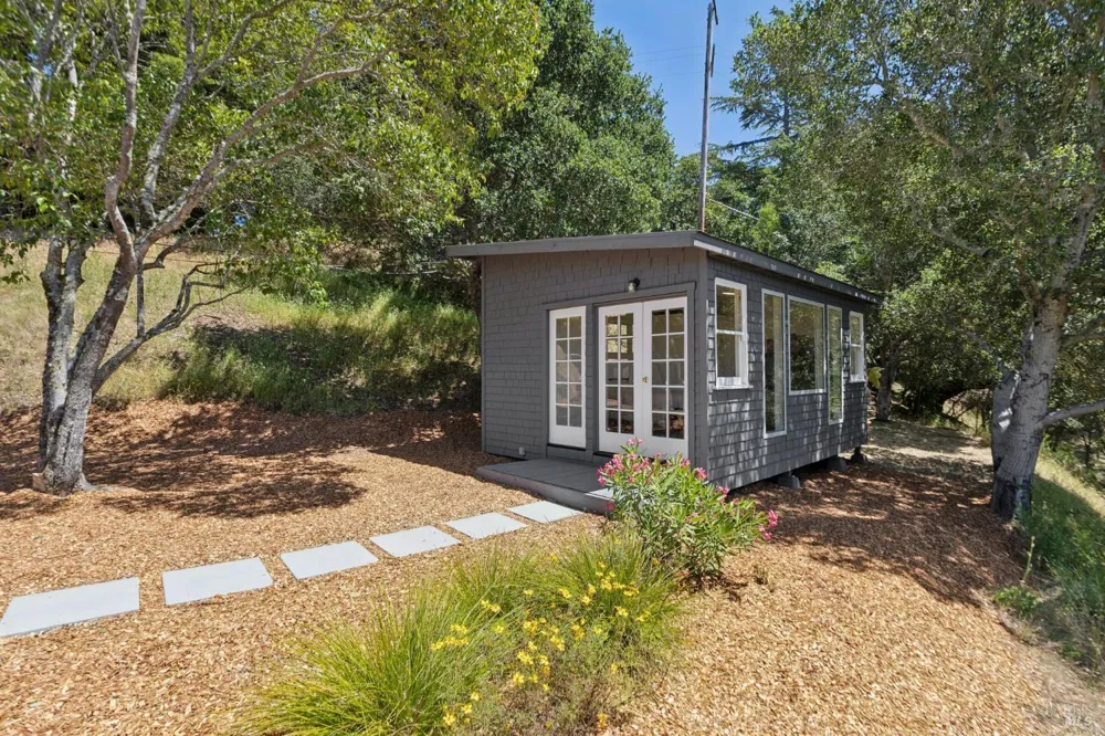 25 Brushwood Lane Greenbrae, CA 94904