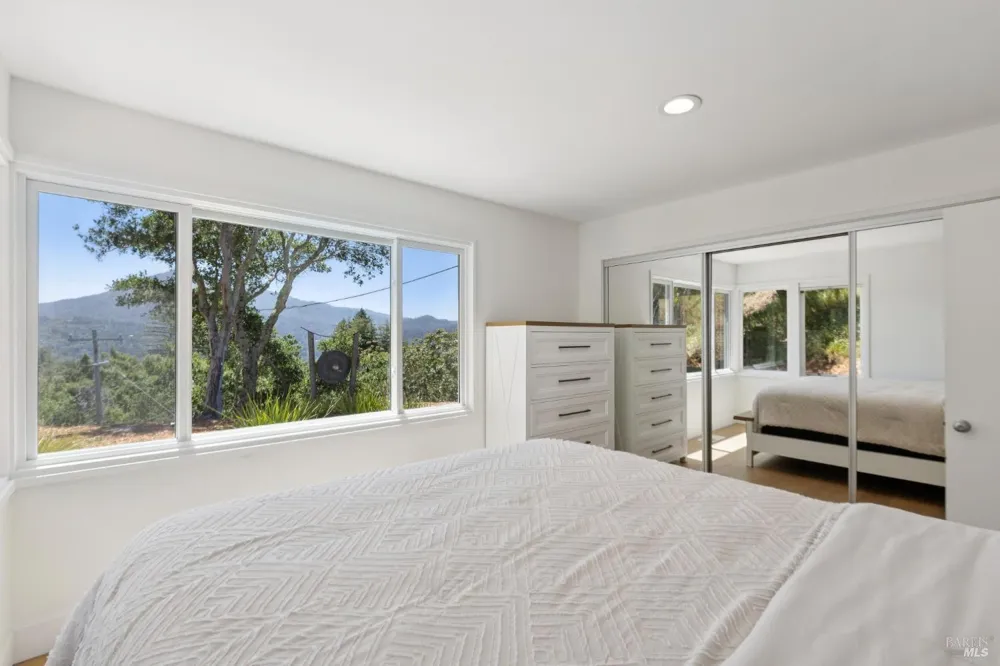 25 Brushwood Lane Greenbrae, CA 94904