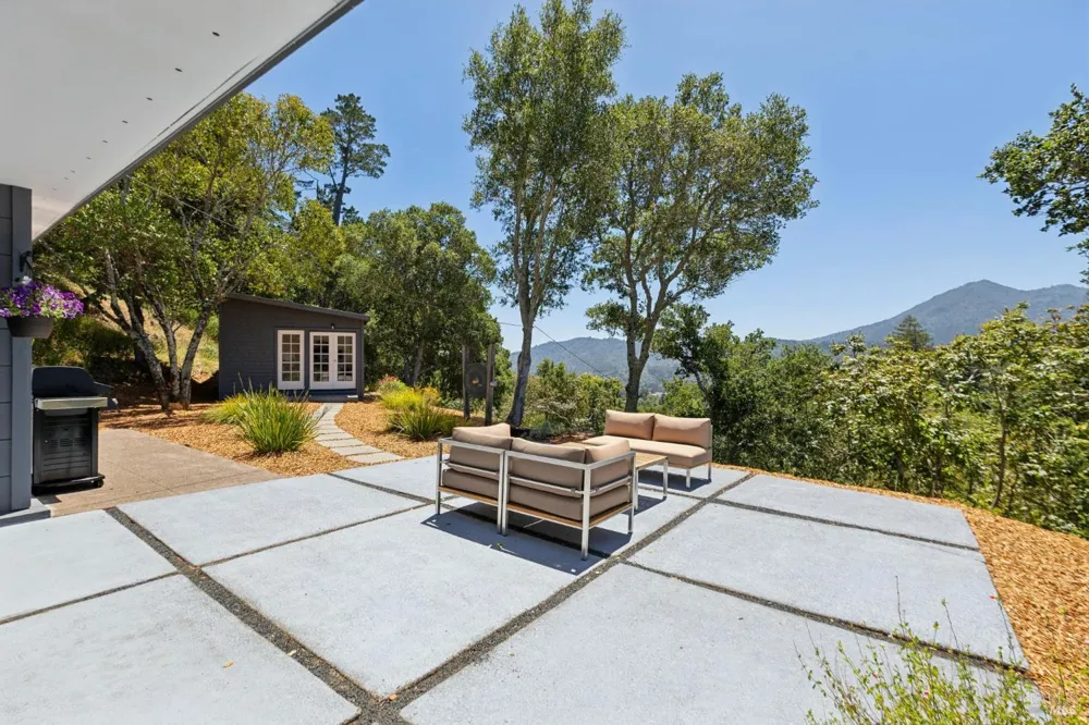 25 Brushwood Lane Greenbrae, CA 94904