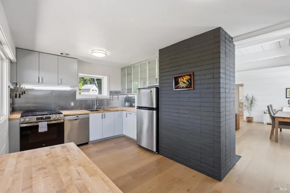 25 Brushwood Lane Greenbrae, CA 94904