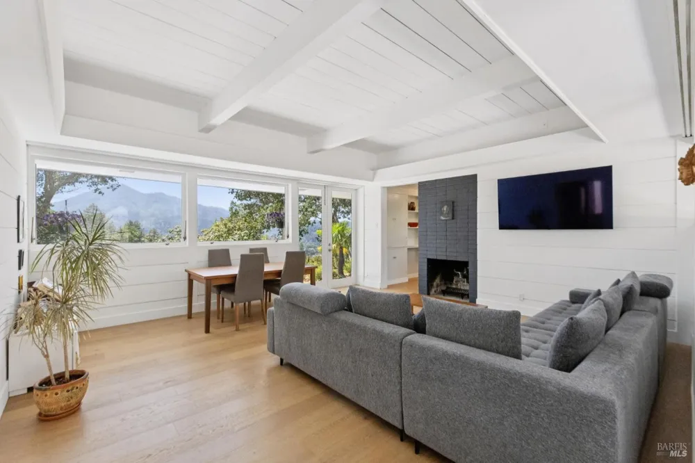 25 Brushwood Lane Greenbrae, CA 94904