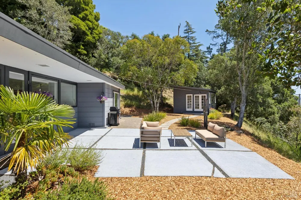 25 Brushwood Lane Greenbrae, CA 94904