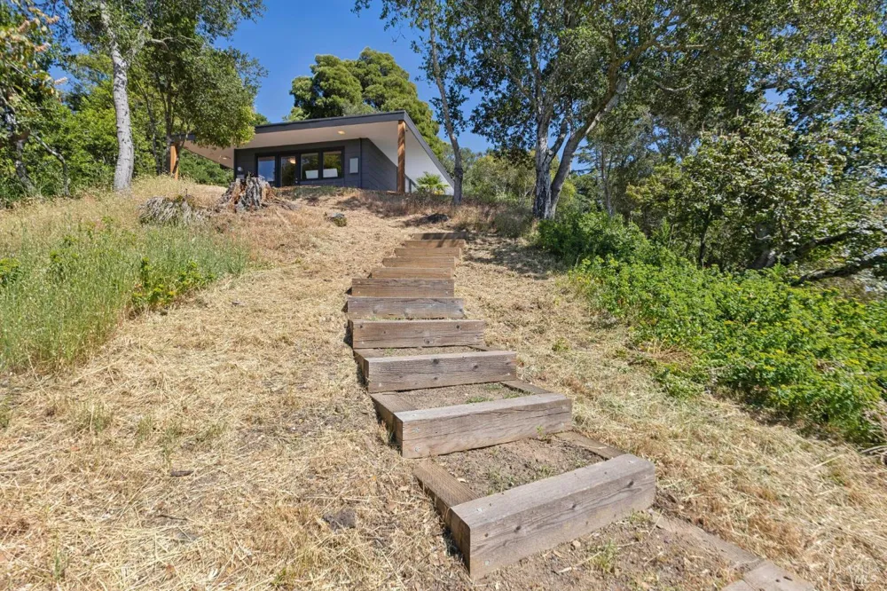 25 Brushwood Lane Greenbrae, CA 94904