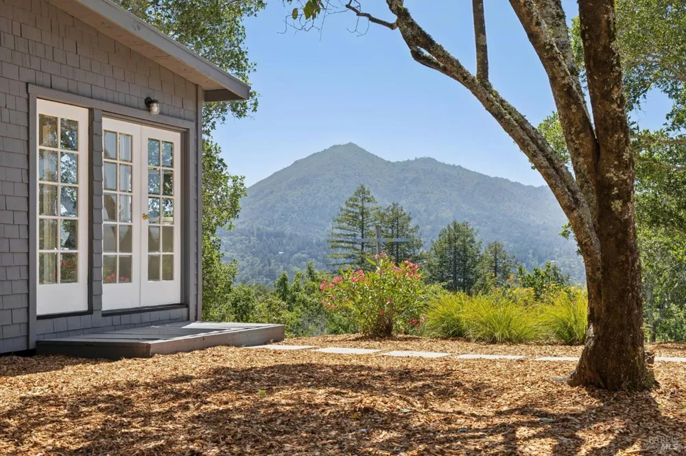 25 Brushwood Lane Greenbrae, CA 94904