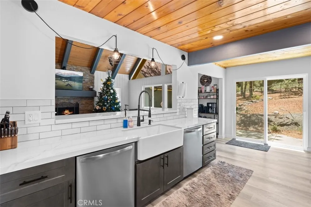 1535 Linnet Wrightwood, CA 92397