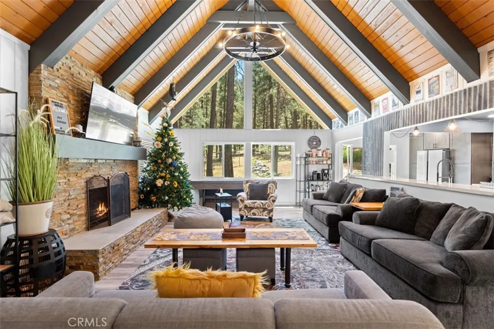 1535 Linnet Wrightwood, CA 92397