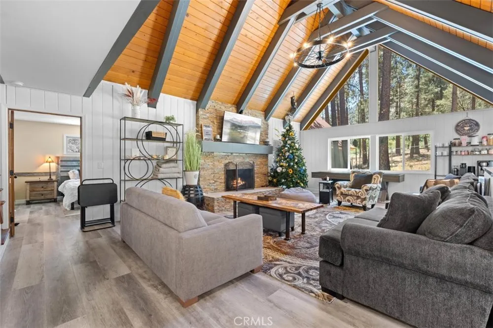 1535 Linnet Wrightwood, CA 92397
