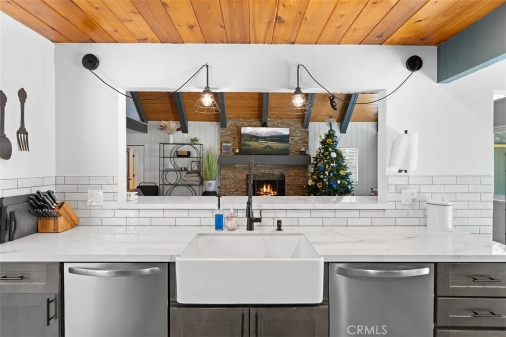 1535 Linnet Wrightwood, CA 92397