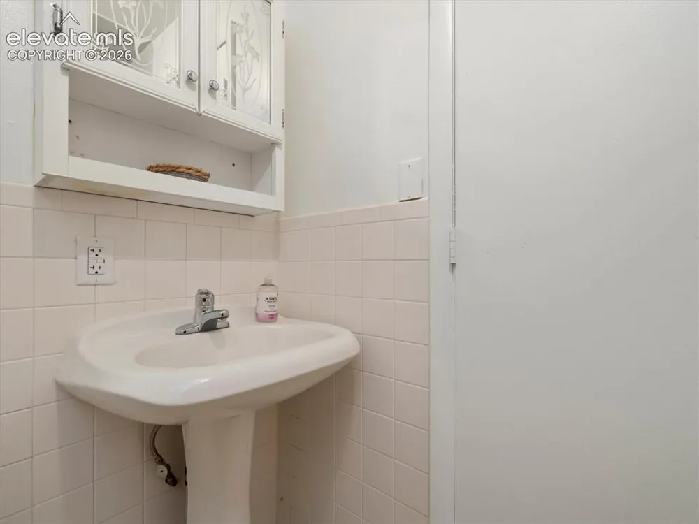 207 Autobee Lane Avondale, CO 81022
