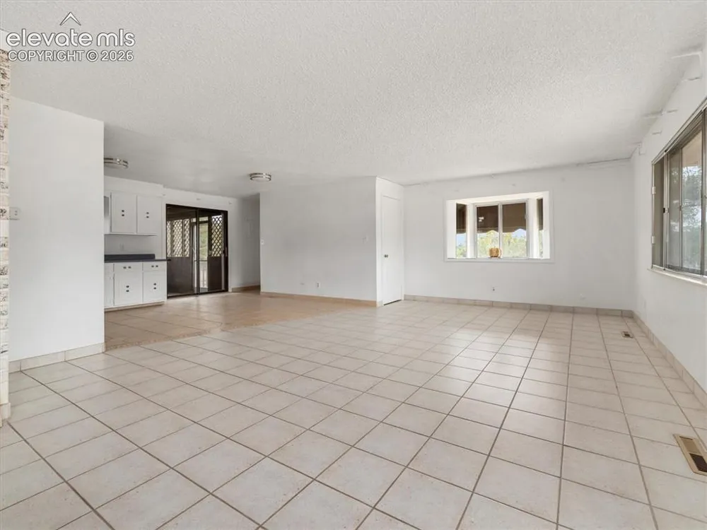 207 Autobee Lane Avondale, CO 81022