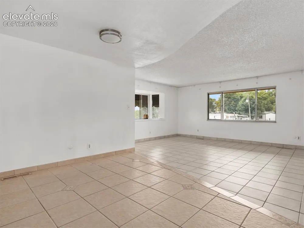 207 Autobee Lane Avondale, CO 81022
