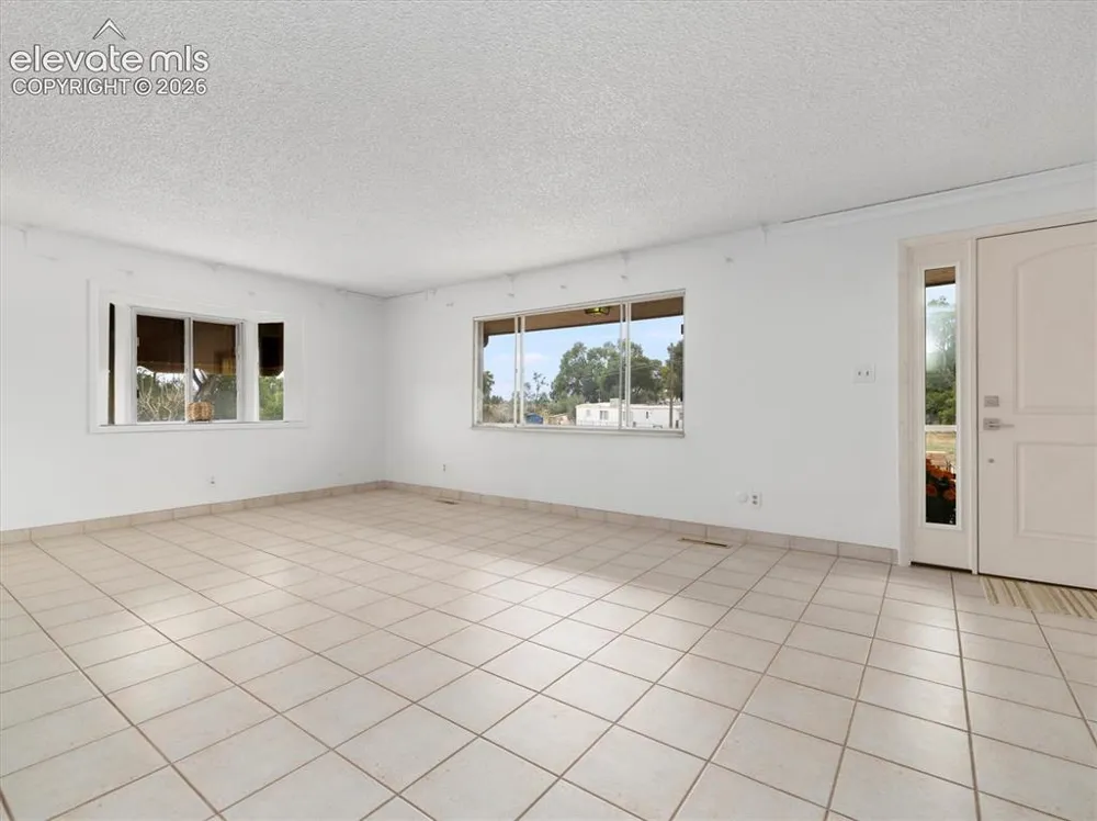 207 Autobee Lane Avondale, CO 81022