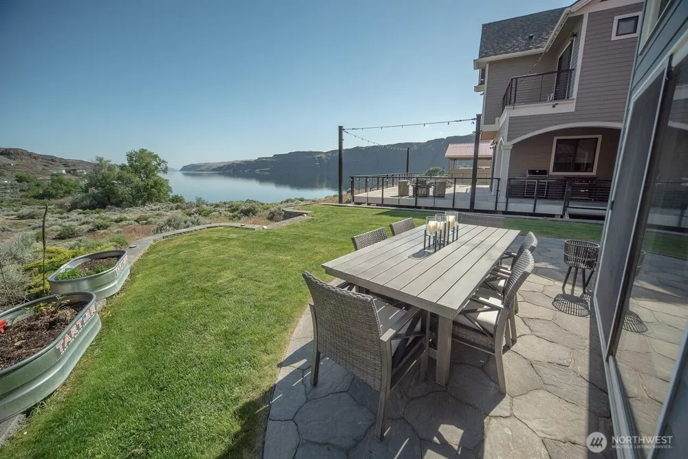 25053 SW Wanapum Street Quincy, WA 98848
