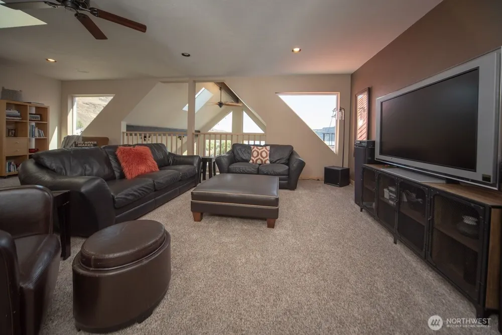 25053 SW Wanapum Street Quincy, WA 98848