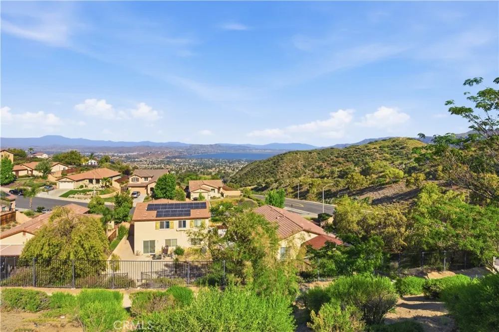 29454 Falling Leaf Lake Elsinore, CA 92530