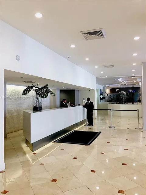 100 Lincoln Rd #303