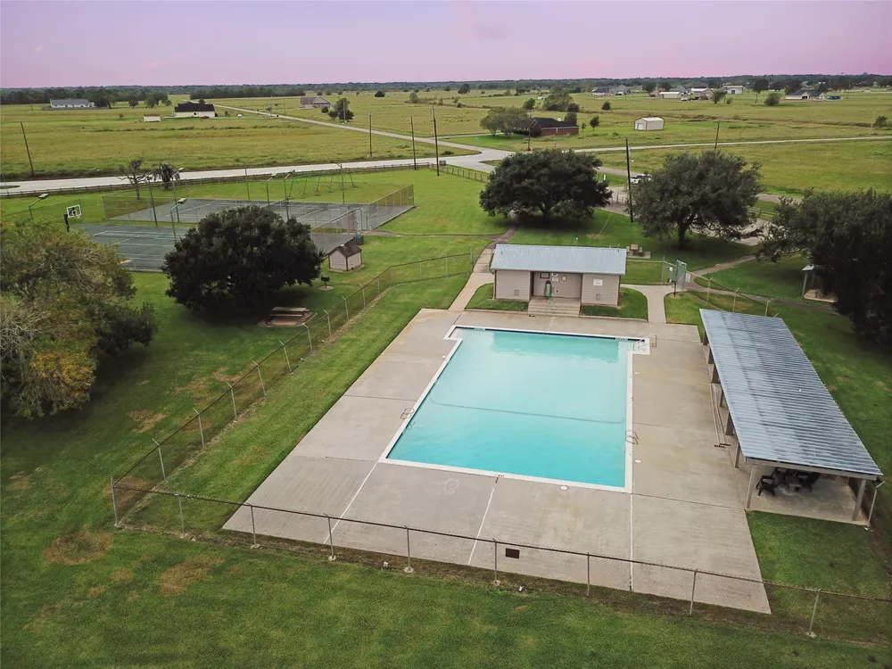 113 Pony Trail Angleton, TX 77515