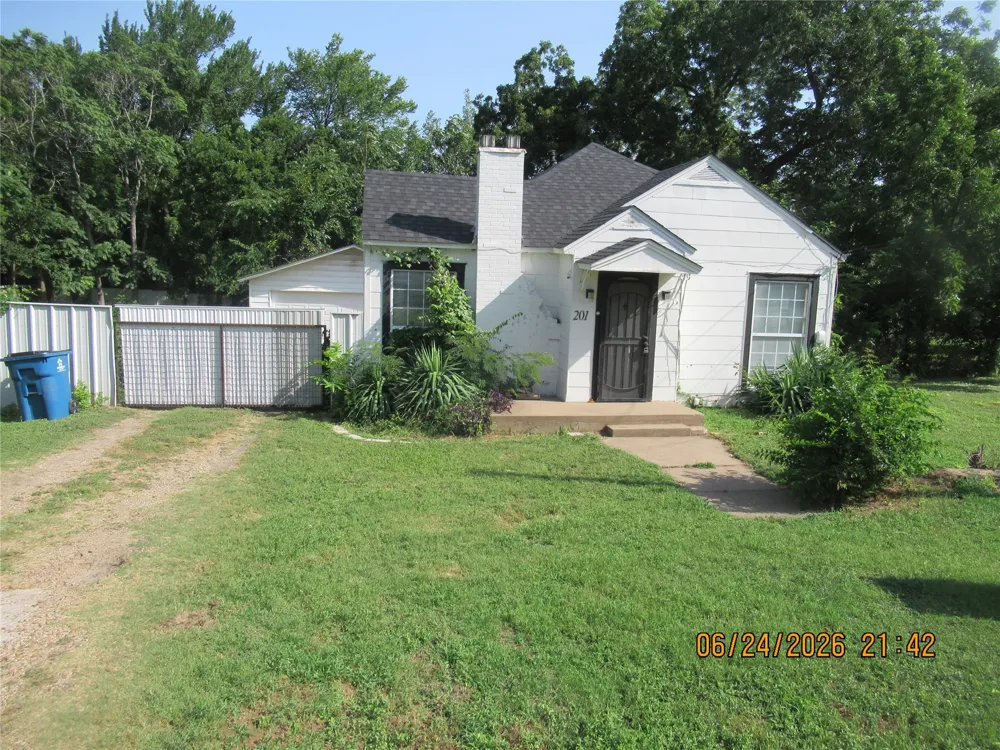 201 E Dallas Street Hutchins, TX 75141