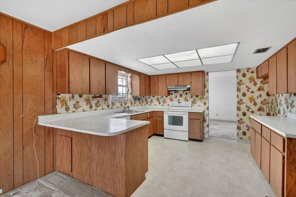 2342 CITRUS AVENUE South Daytona, FL 32119