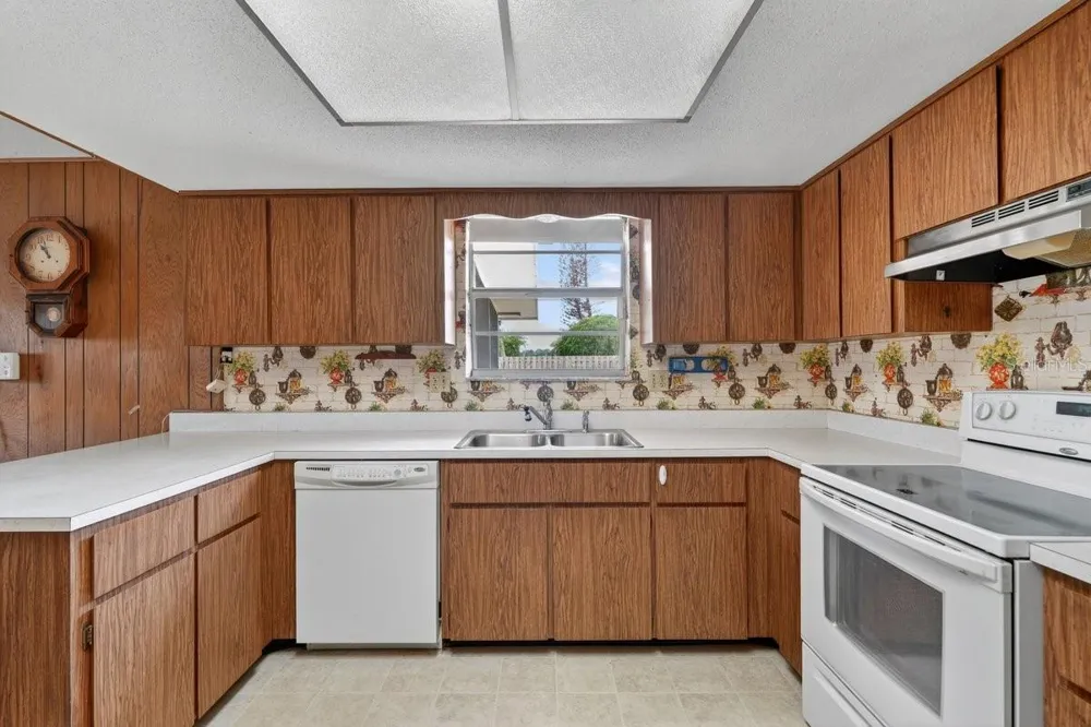 2342 CITRUS AVENUE South Daytona, FL 32119