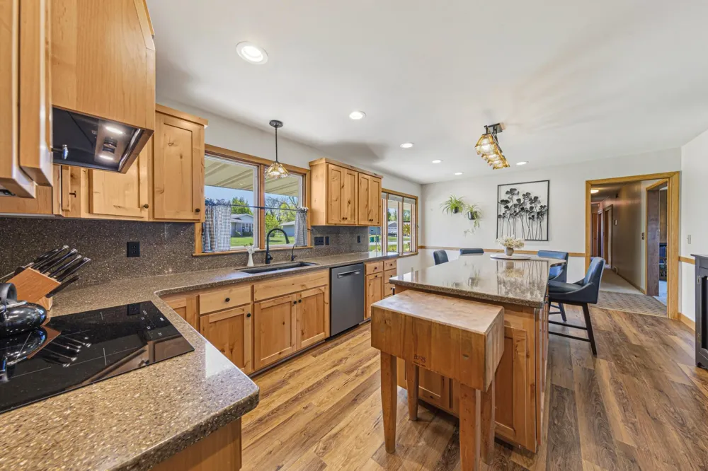 808 Hillcrest Drive Montgomery, MN 56069