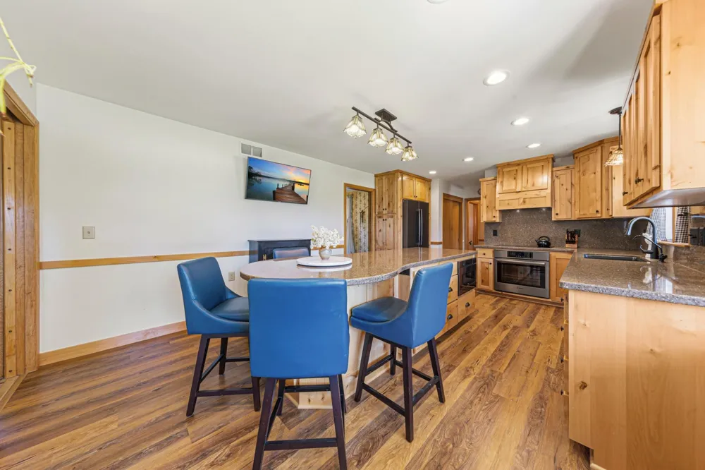 808 Hillcrest Drive Montgomery, MN 56069