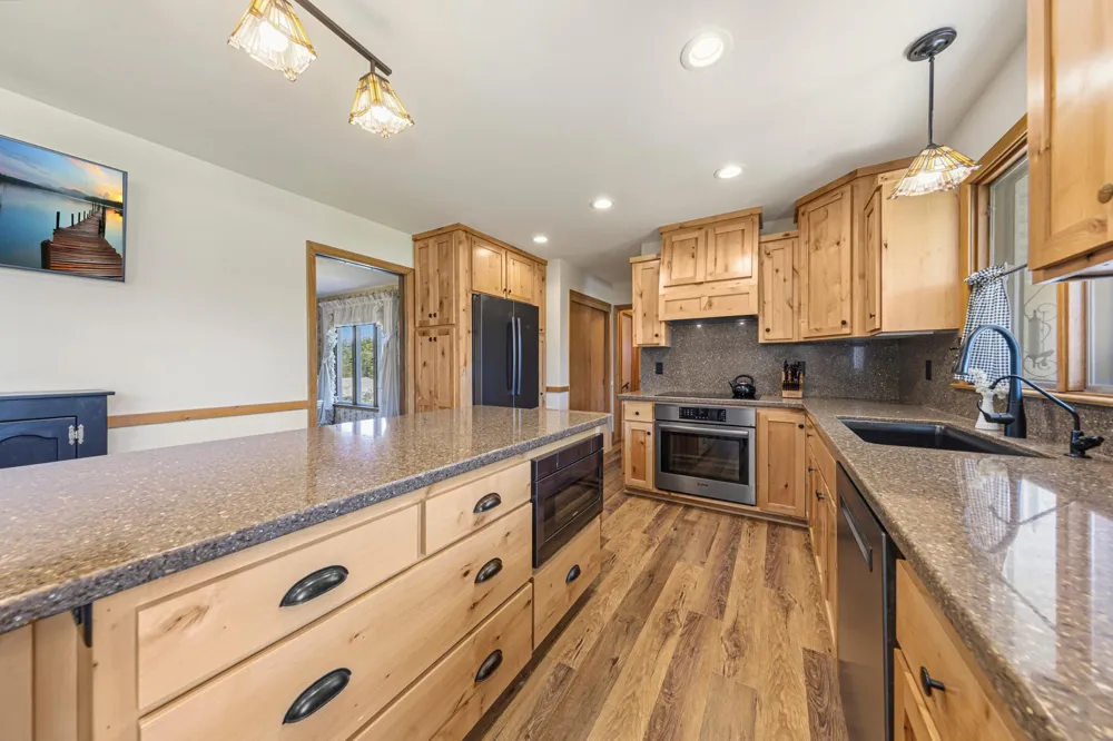808 Hillcrest Drive Montgomery, MN 56069