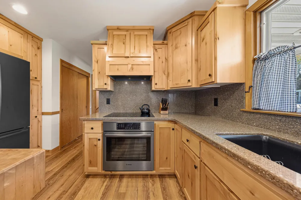 808 Hillcrest Drive Montgomery, MN 56069