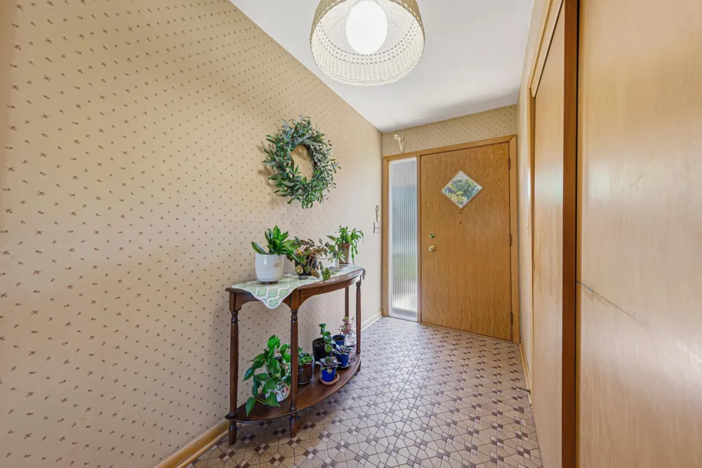 808 Hillcrest Drive Montgomery, MN 56069