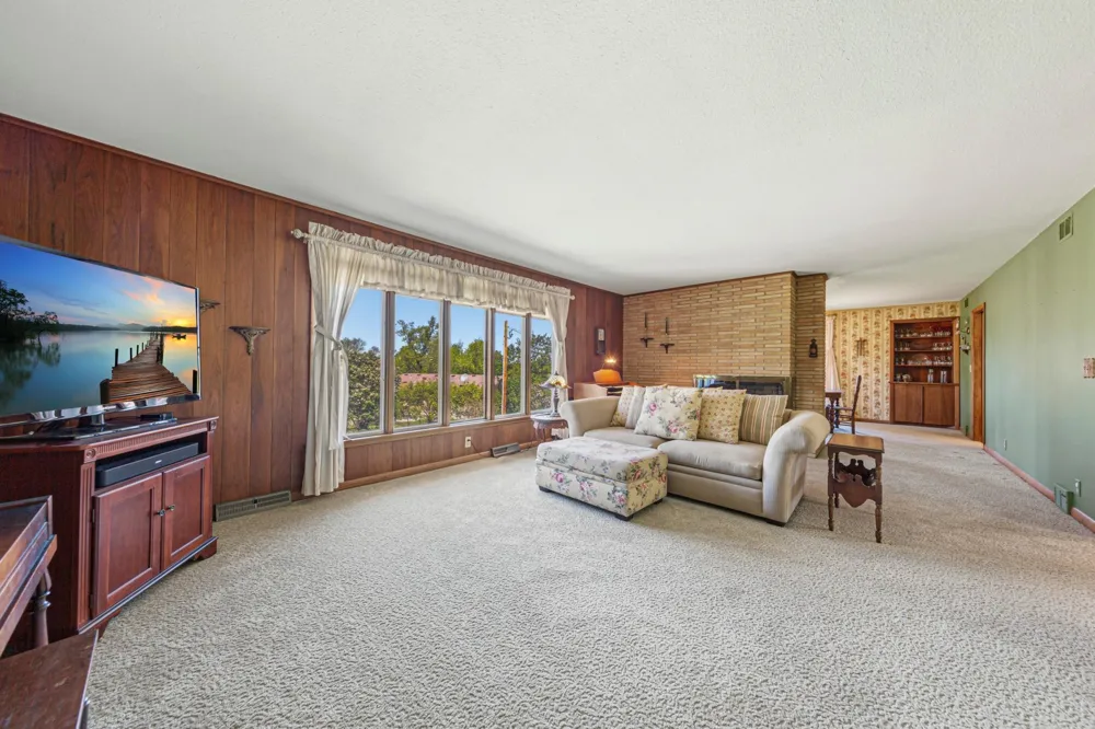 808 Hillcrest Drive Montgomery, MN 56069