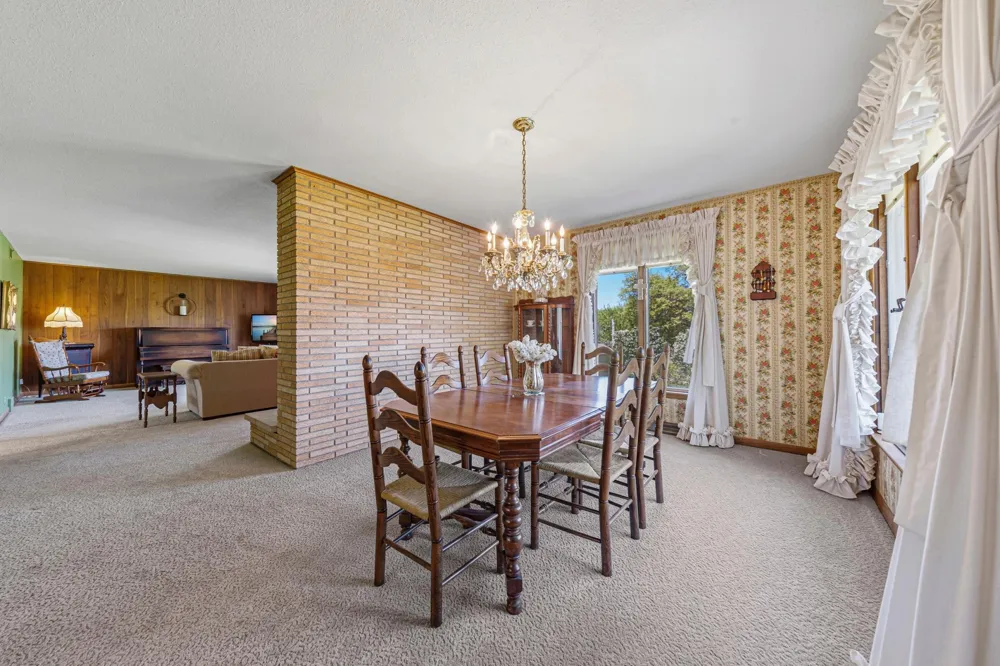 808 Hillcrest Drive Montgomery, MN 56069