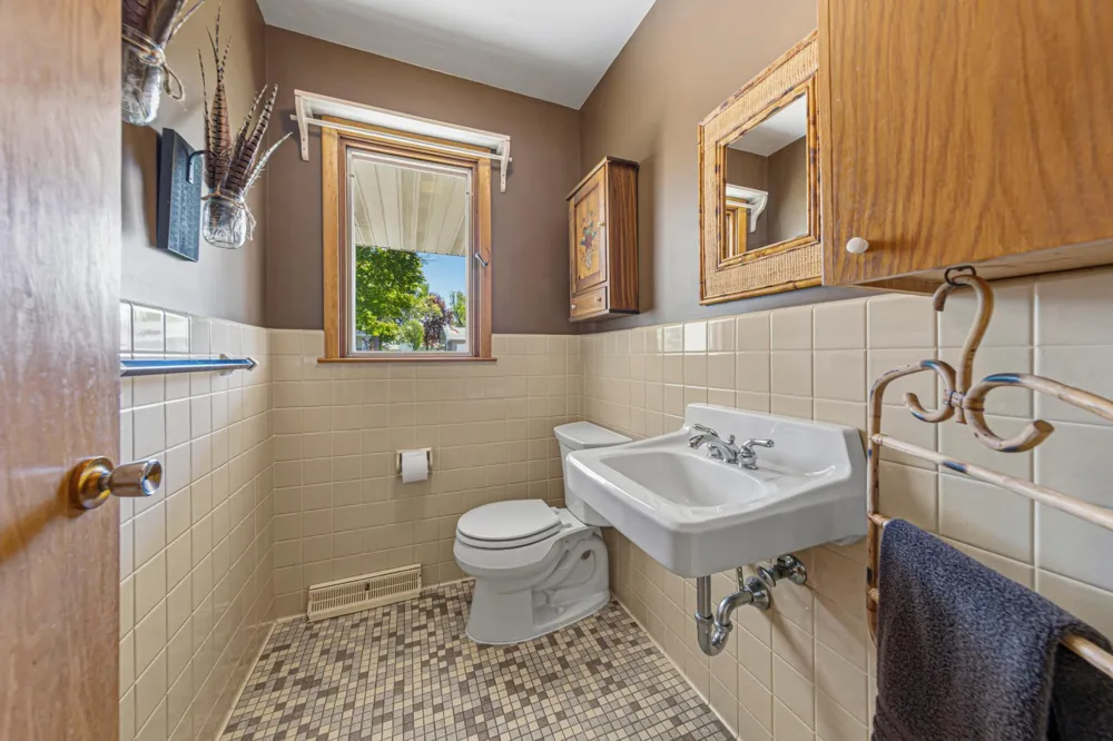 808 Hillcrest Drive Montgomery, MN 56069