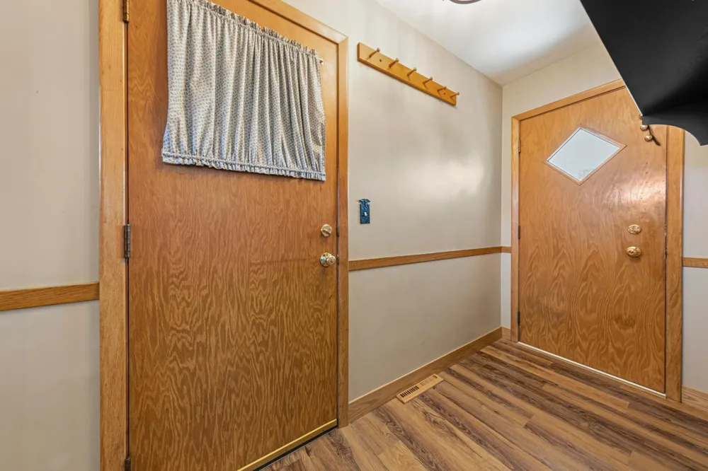 808 Hillcrest Drive Montgomery, MN 56069