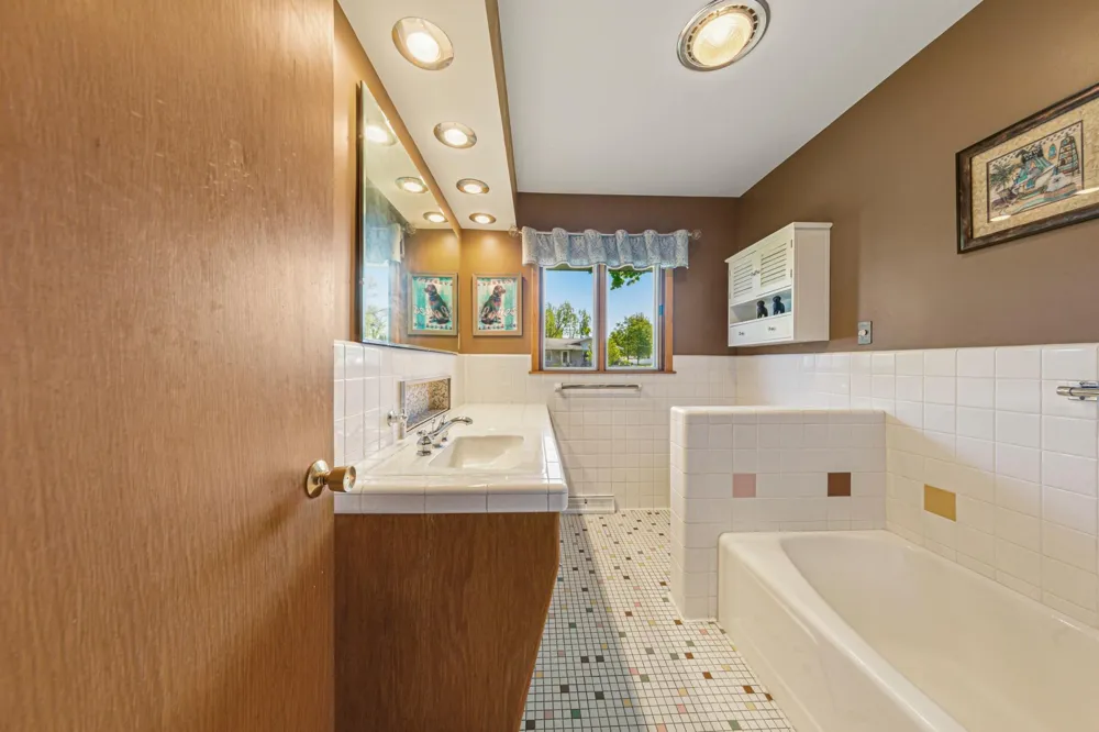 808 Hillcrest Drive Montgomery, MN 56069