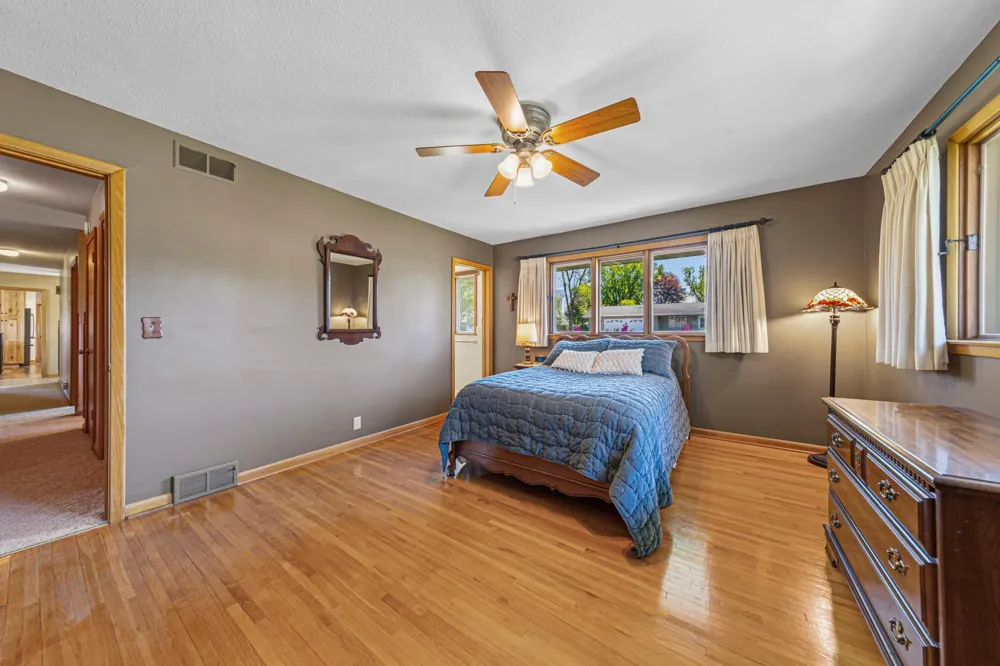 808 Hillcrest Drive Montgomery, MN 56069