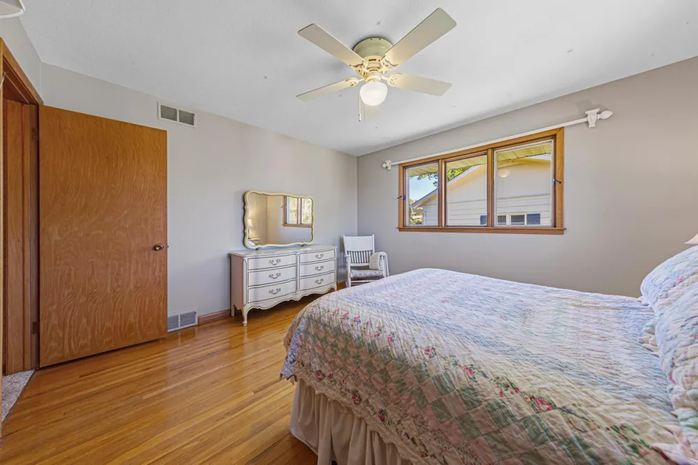 808 Hillcrest Drive Montgomery, MN 56069