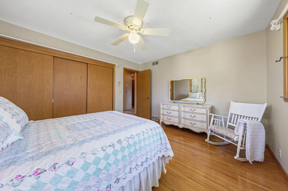 808 Hillcrest Drive Montgomery, MN 56069