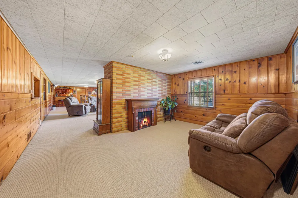808 Hillcrest Drive Montgomery, MN 56069