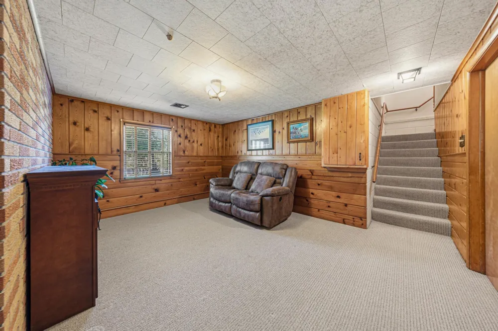 808 Hillcrest Drive Montgomery, MN 56069