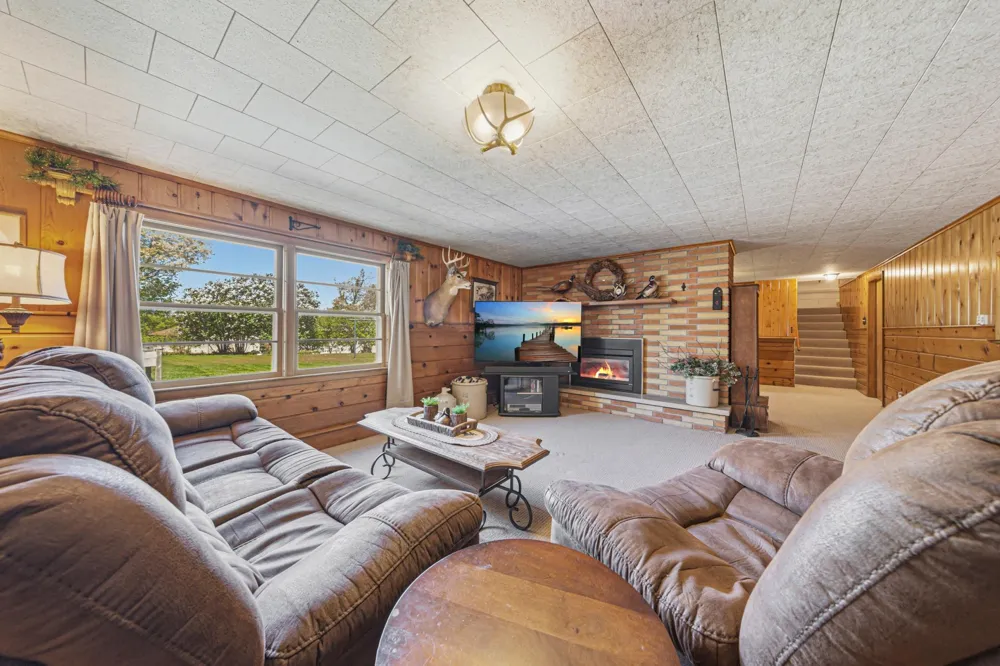 808 Hillcrest Drive Montgomery, MN 56069